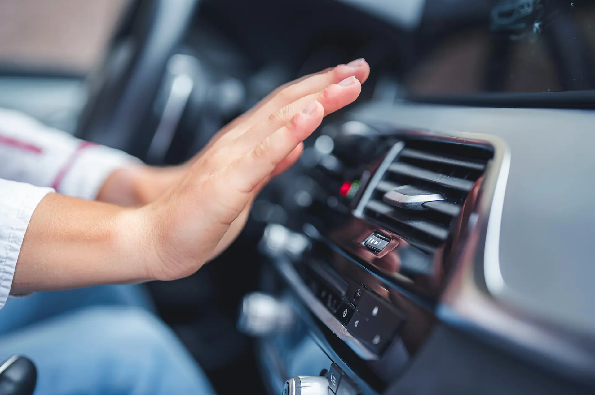 Klimaanlage in einem Auto. 