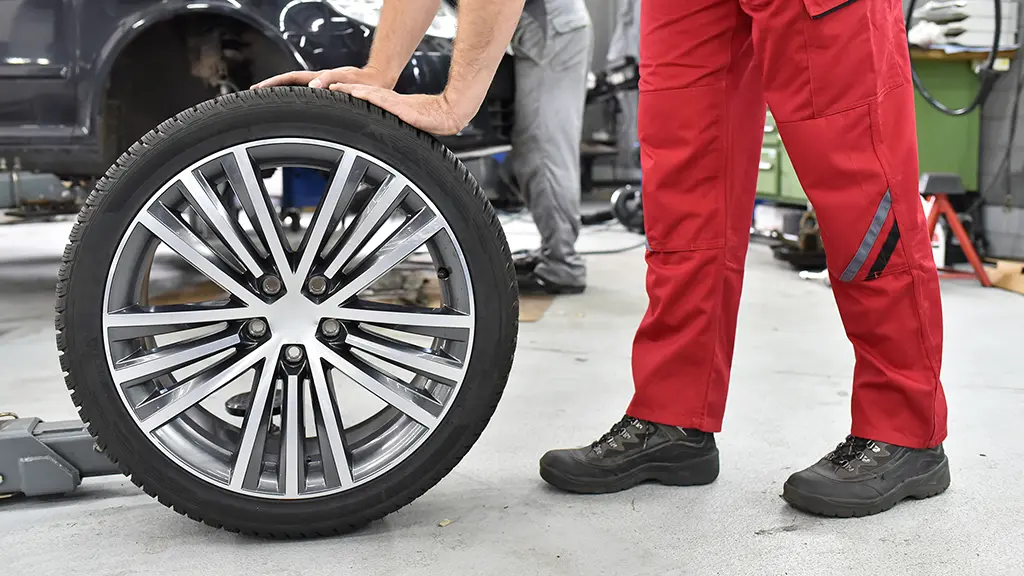 Reifen werden ausgetauscht